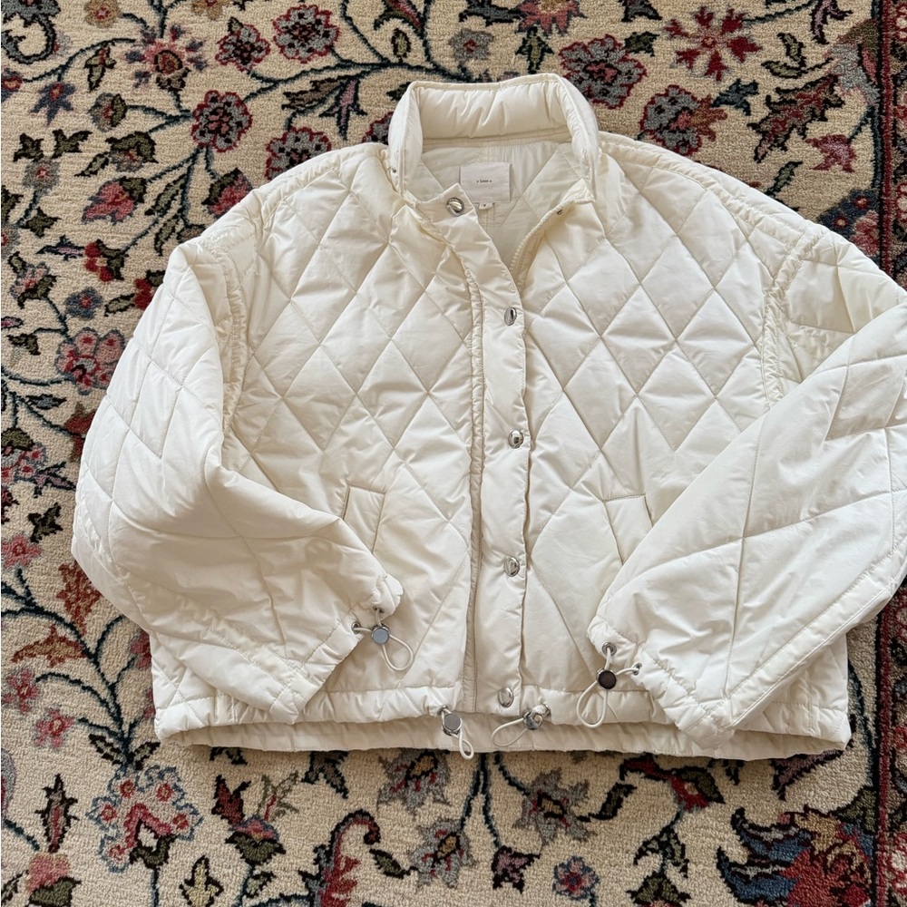 Elegant Women's Quilted Puffer Jacket - White